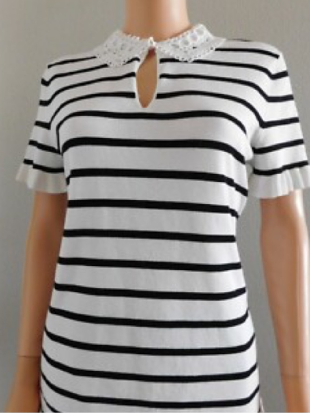 Karl Lagerfeld top Black/White Knit Lace Collar ruffle hem sleeves Small EUC